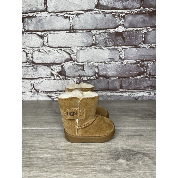 UGG Keelan Tan Brown Suede Sheepskin Lined Boots Toddlers Kids Size 1M US/16EU - Picture 2 of 16